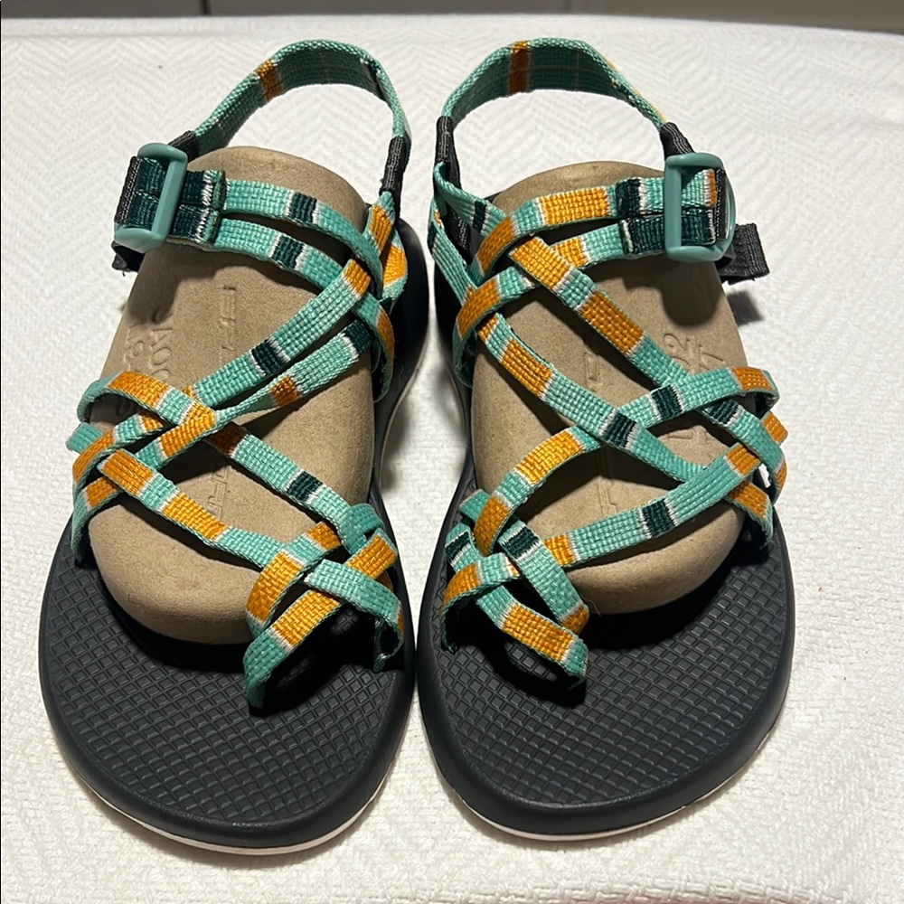 Women’s Chacos Size 9